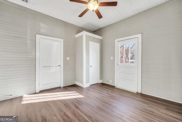 foyer entrance with ceiling fan and dark hardwood / wood-style flooring