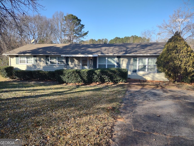 155 Club Dr, Locust Grove, GA 30248 - ranch-style home featuring a front yard