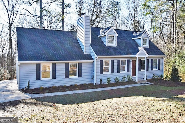 new england style home with a front lawn