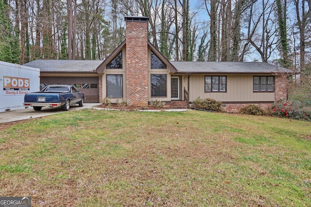 view of front facade featuring a garage and a front lawn