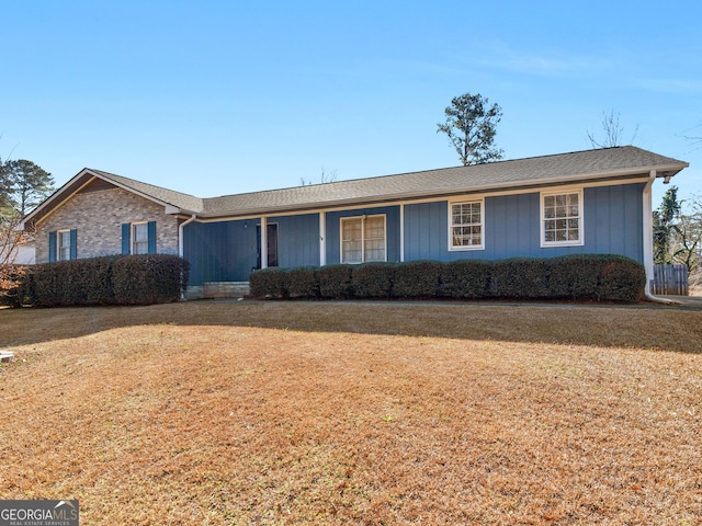 single story home featuring a front lawn