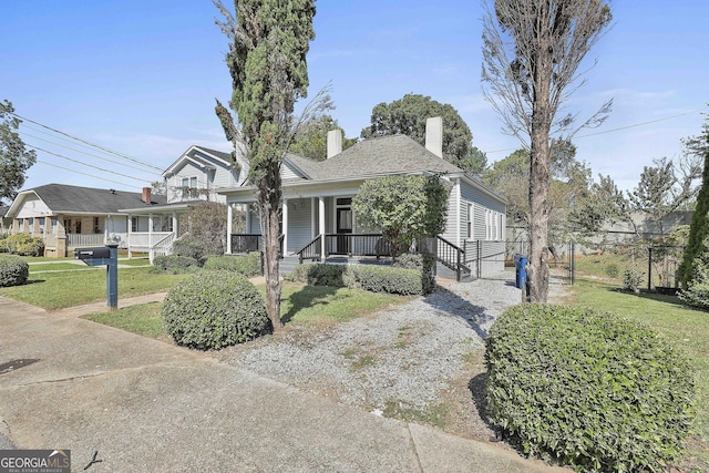 view of front of home featuring a front lawn and covered porch