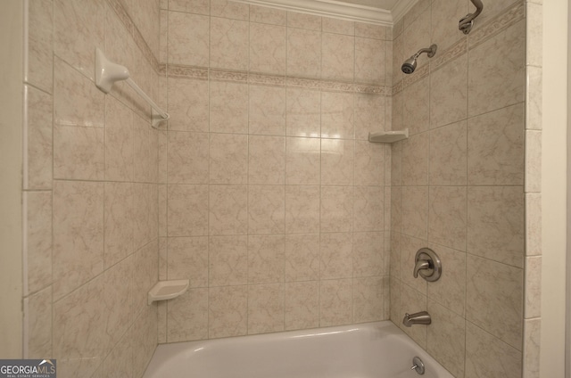 bathroom with tiled shower / bath