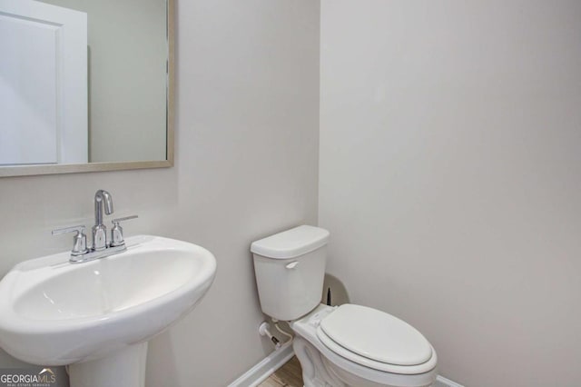 bathroom featuring toilet and sink