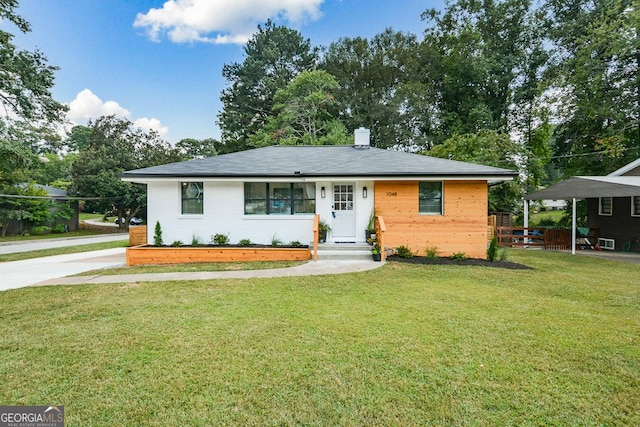 view of front of house featuring a front yard