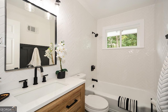 full bathroom with backsplash, shower / tub combo with curtain, vanity, and toilet