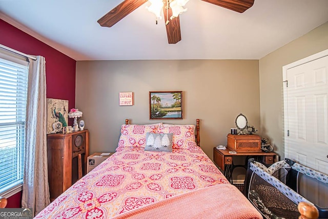 bedroom with ceiling fan