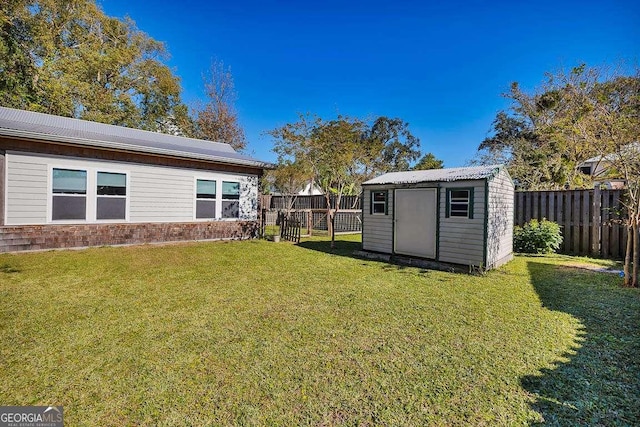 view of yard featuring a storage unit