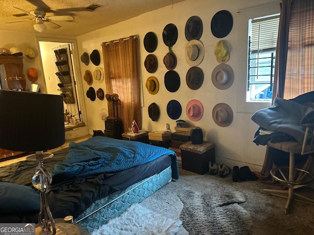 bedroom featuring ceiling fan and a textured ceiling