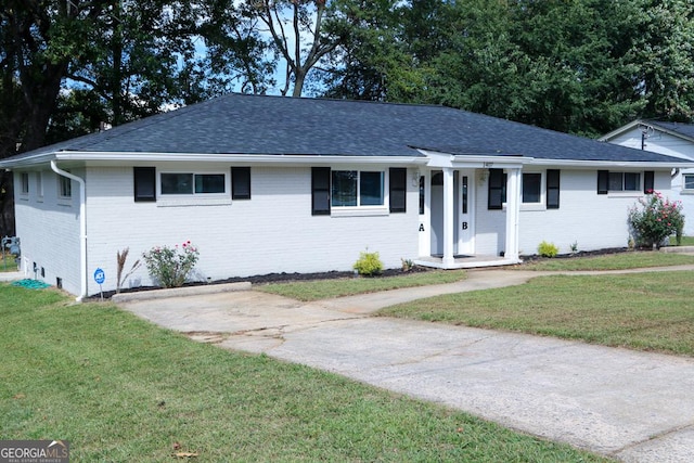 single story home with a front lawn