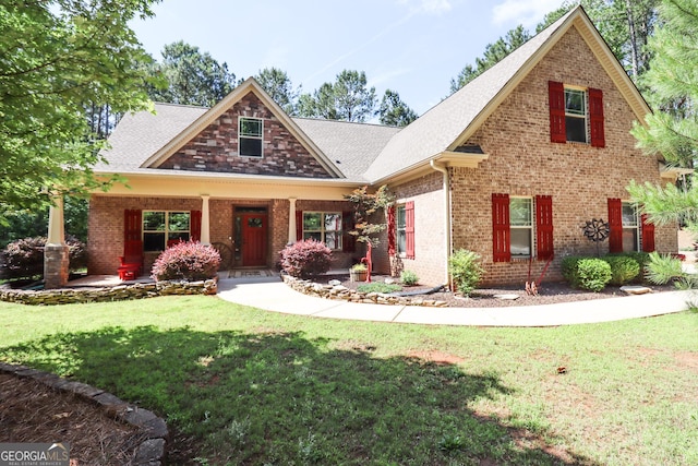 view of front of home featuring a front lawn