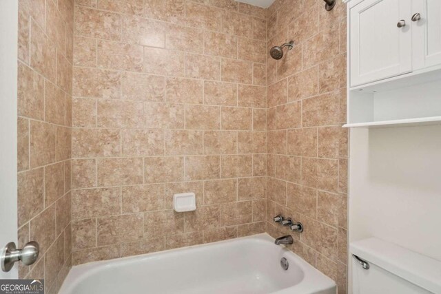 bathroom with tiled shower / bath