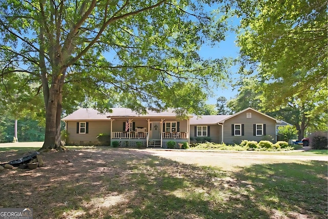 ranch-style home with a porch