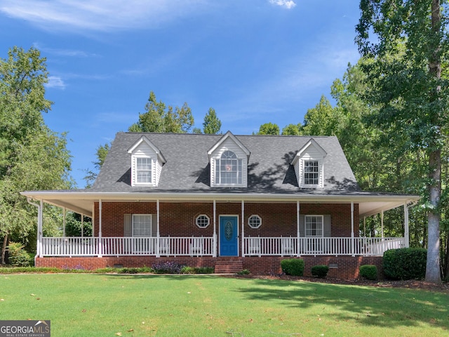 view of front facade featuring a front lawn