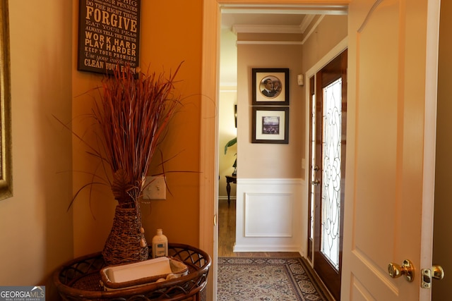 entryway with crown molding