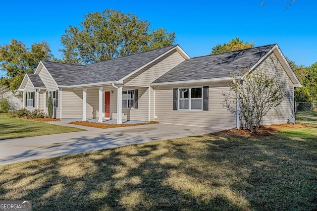 single story home featuring a front yard