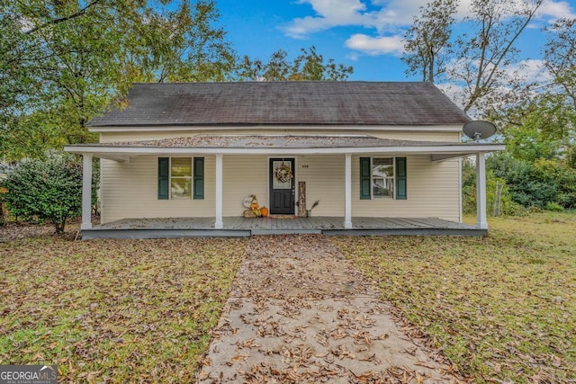 view of front of house featuring a porch and a front lawn