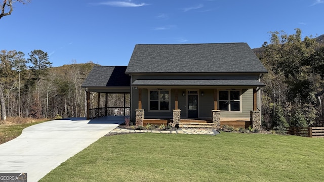 view of front of home featuring a front yard, a porch, and a carport