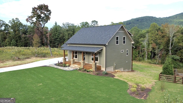 view of front of house featuring a mountain view and a front lawn