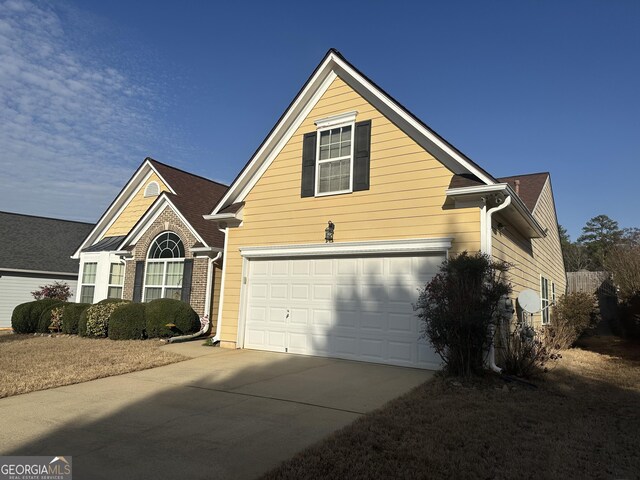 front facade featuring a front lawn and a garage