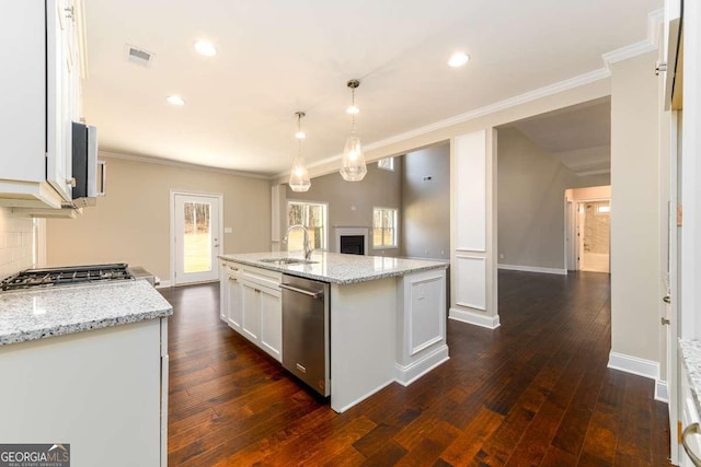 kitchen with visible vents, a sink, ornamental molding, stainless steel appliances, and white cabinets