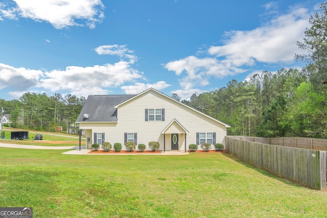 view of front of house featuring a front yard