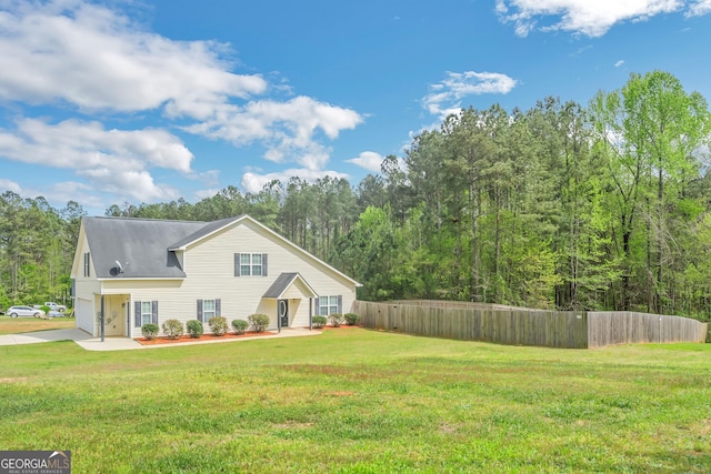 view of front of property with a front yard