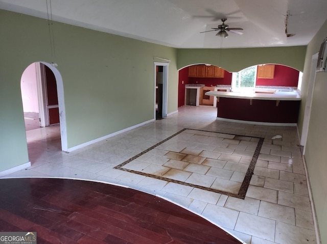 kitchen with kitchen peninsula and ceiling fan