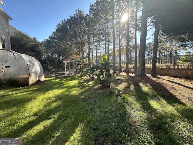 view of yard with an outdoor structure