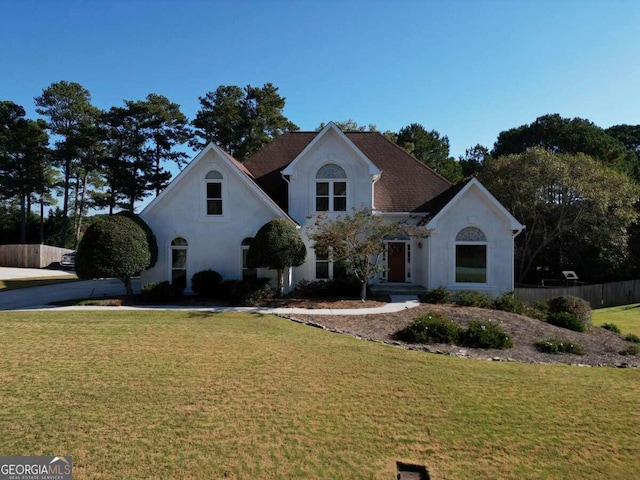 view of front facade with a front yard