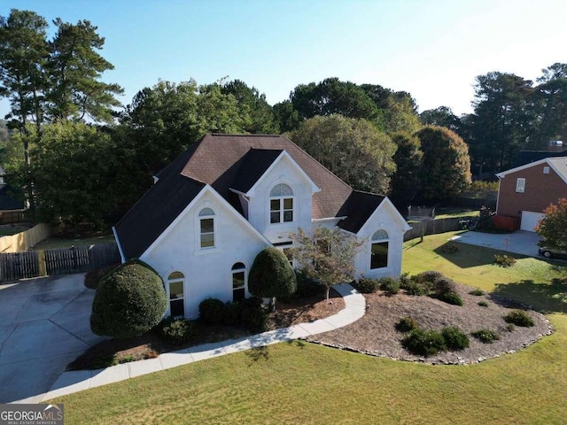 view of front of house with a front lawn