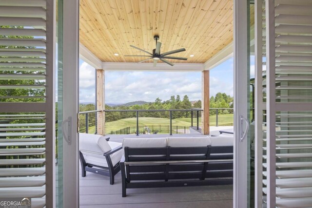 deck with ceiling fan