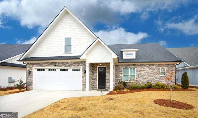 view of front facade featuring a front yard