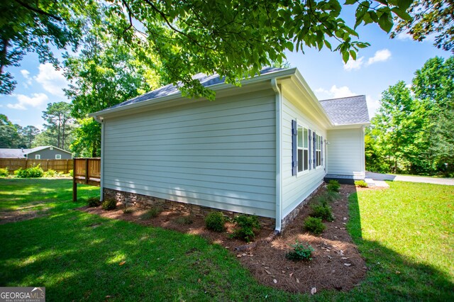 view of front of property featuring a garage and a front lawn