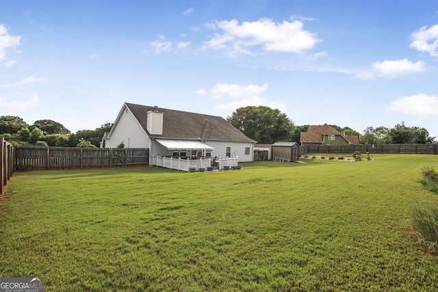 view of yard with a storage shed