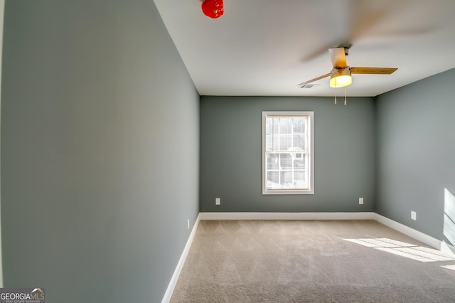 unfurnished room with light carpet and ceiling fan