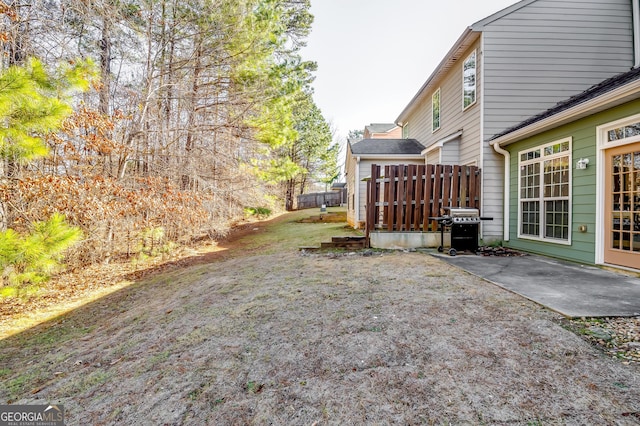 view of yard featuring a patio area