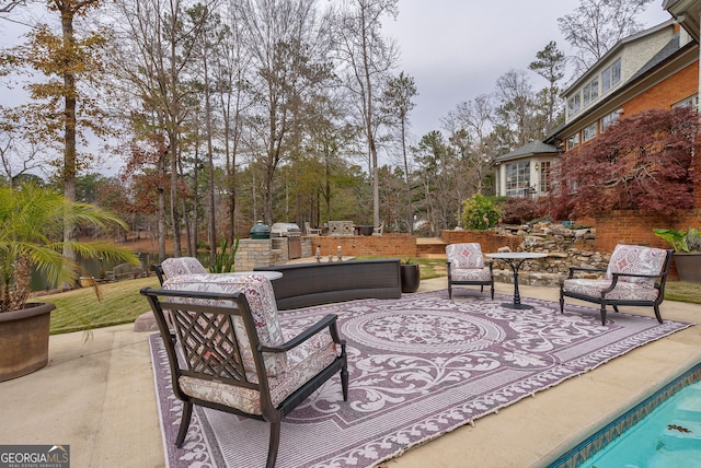 view of patio / terrace with an outdoor kitchen