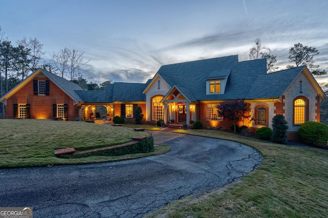 view of front of home featuring a yard