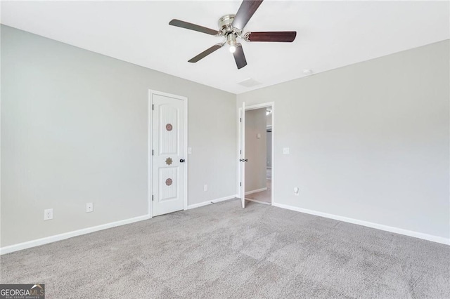 carpeted empty room featuring ceiling fan