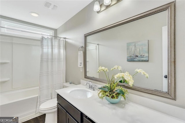 full bathroom with shower / bath combo with shower curtain, vanity, wood-type flooring, and toilet