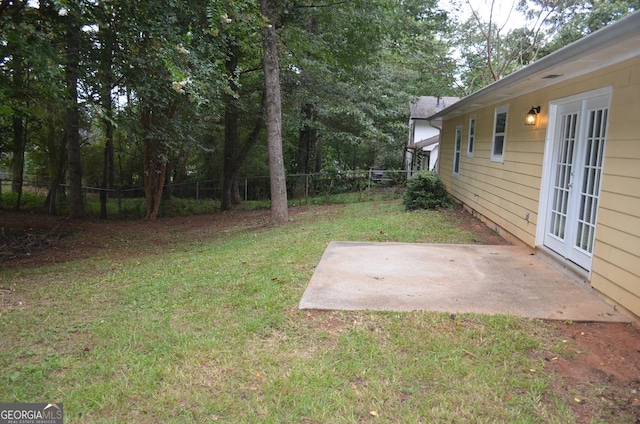 view of yard featuring a patio