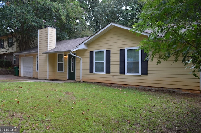 view of front facade featuring a garage and a front lawn