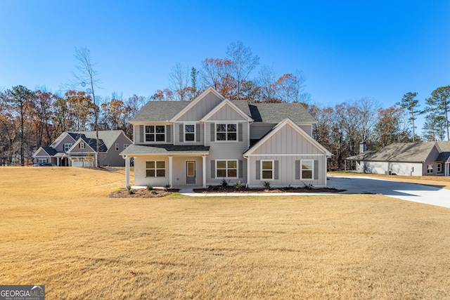 front facade featuring a front lawn and a porch