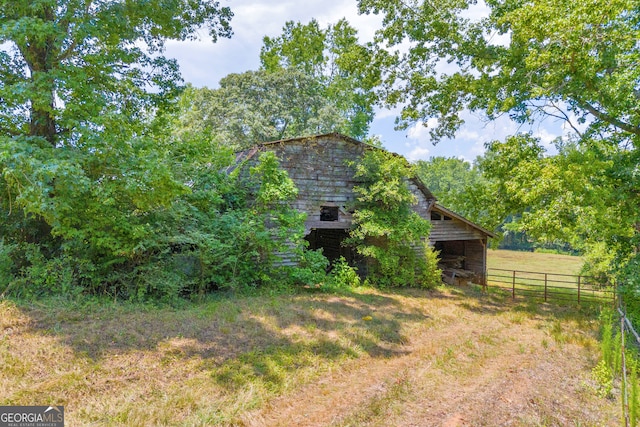 view of yard with a rural view