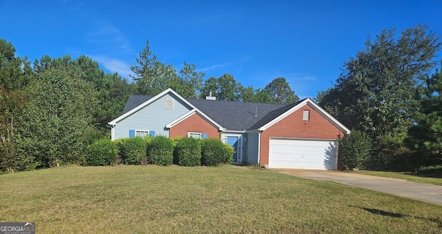 view of front of property featuring a front yard and a garage