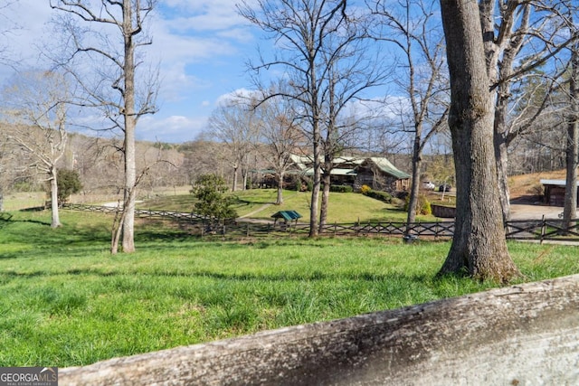 view of yard featuring a rural view