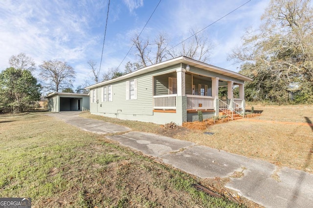 view of front of house with covered porch and a front yard