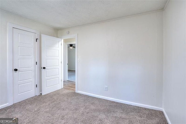 empty room featuring carpet flooring and a textured ceiling