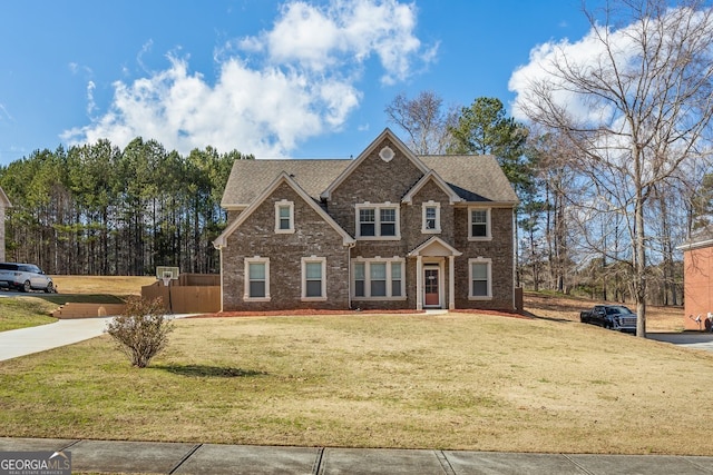 view of front of property featuring a front lawn